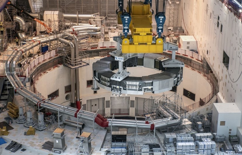 La bobine annulaire n°6 (10 mètres de diamètre, 330 tonnes) a été positionné dans la fosse d'assemblage le 21 avril 2021. (Click to view larger version...)
